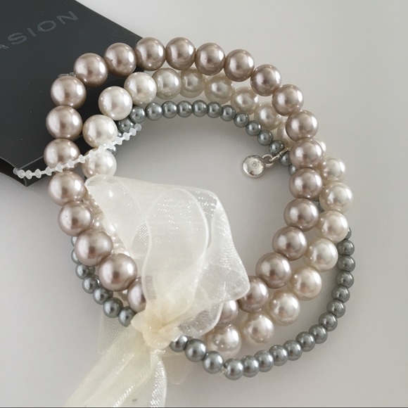 3 piece Stretchy pearl Beaded bracelet set. - Picture 3 of 3